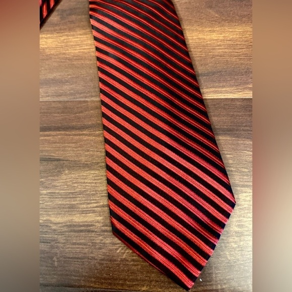 🍁SALE🍁PAUL DIONE Vintage Black and Red Stripes All Silk Necktie - Picture 6 of 9